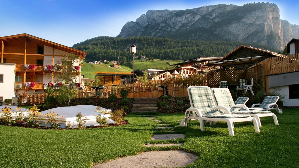 Hotel Des Alpes Selva di Val Gardena Zewnętrze zdjęcie