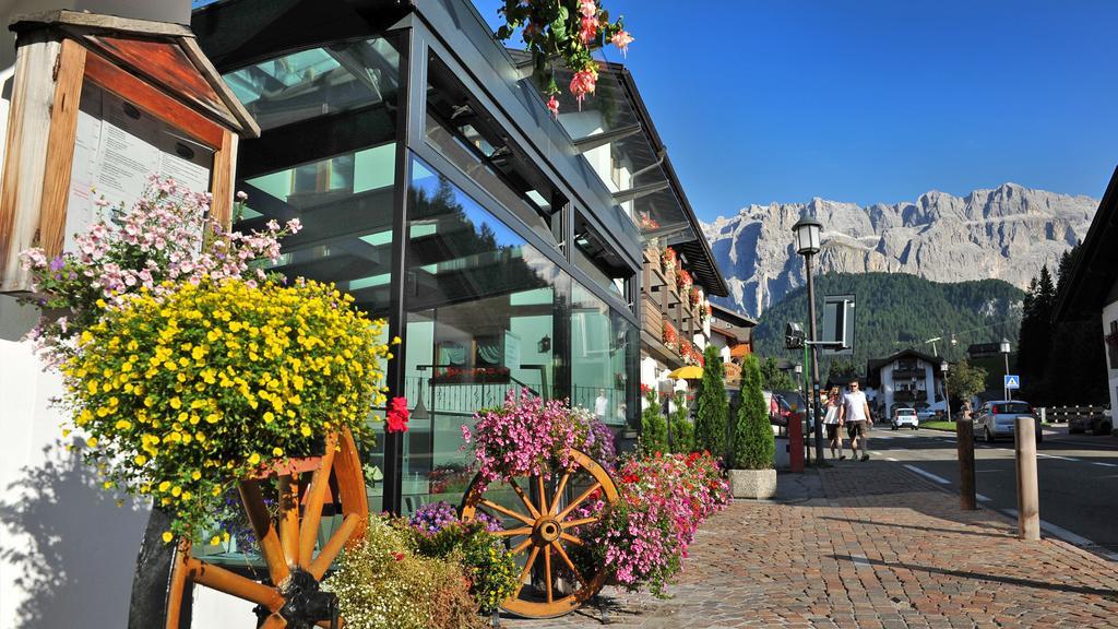 Hotel Des Alpes Selva di Val Gardena Zewnętrze zdjęcie