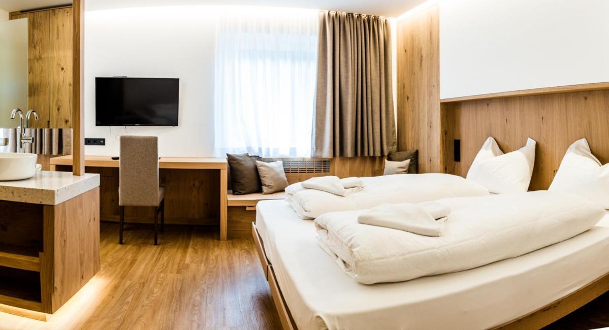 Hotel Des Alpes Selva di Val Gardena Zewnętrze zdjęcie